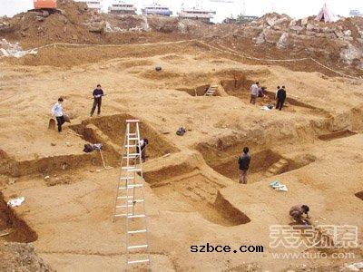 中国百年古墓内惊人一幕 吓傻挖掘人