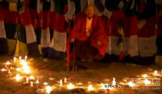 西藏僧人用咒语竟使巨石自动腾空250米