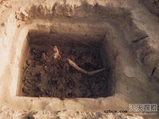 新疆挖出神秘巨人尸骨 身高超过2米