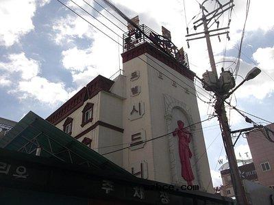         2005年韩国女生宿舍集体出逃事件